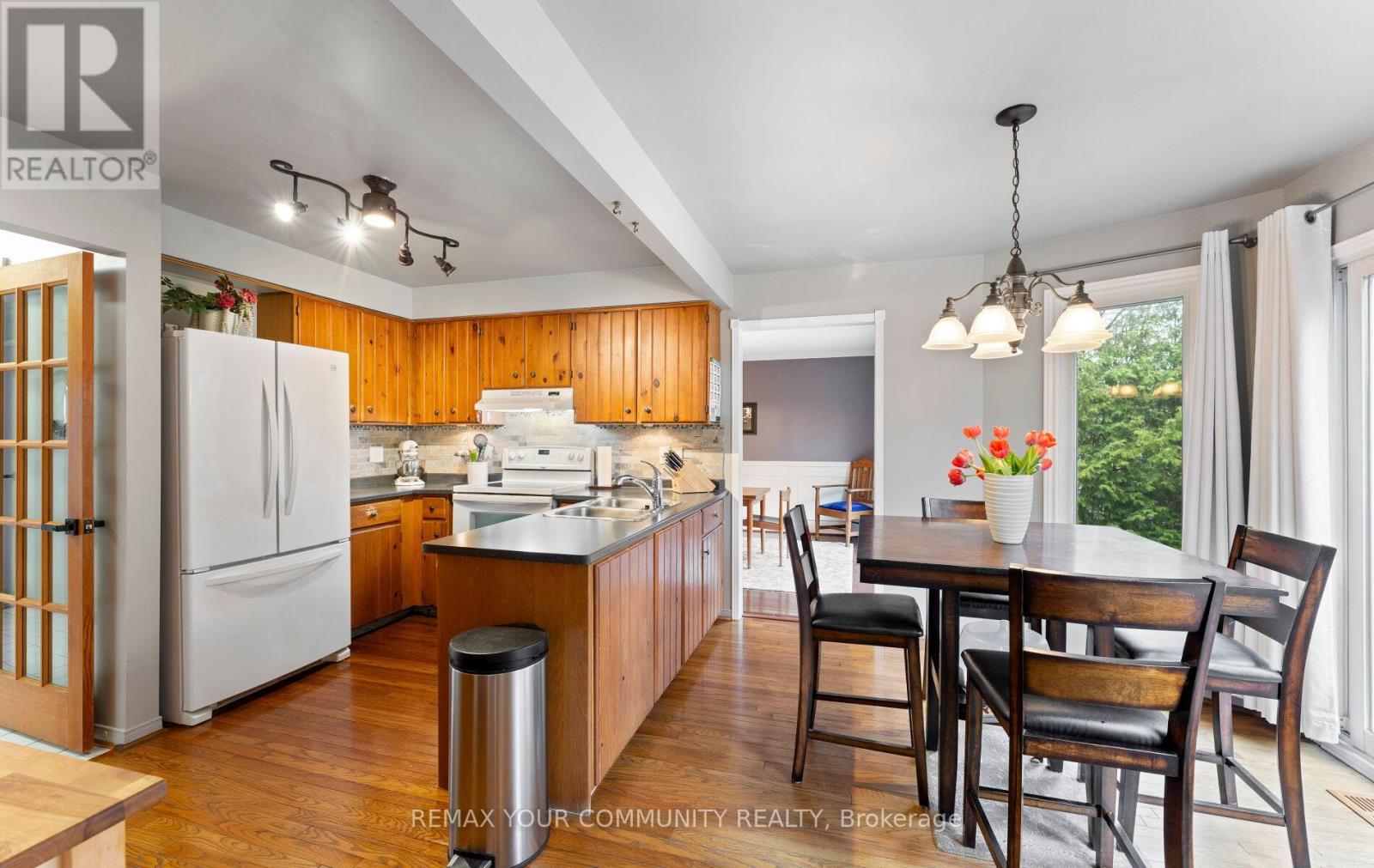 101 Timberline Trail, Aurora, Ontario  L4G 6A1 - Photo 10 - N13058018