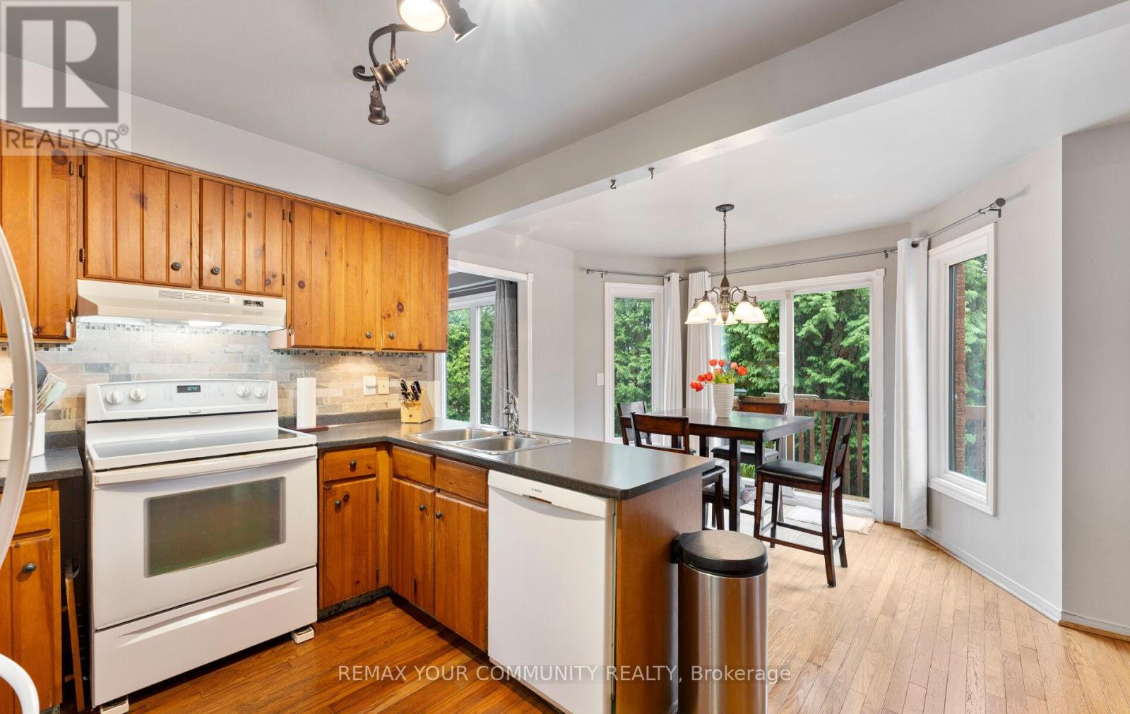 101 Timberline Trail, Aurora, Ontario  L4G 6A1 - Photo 11 - N13058018