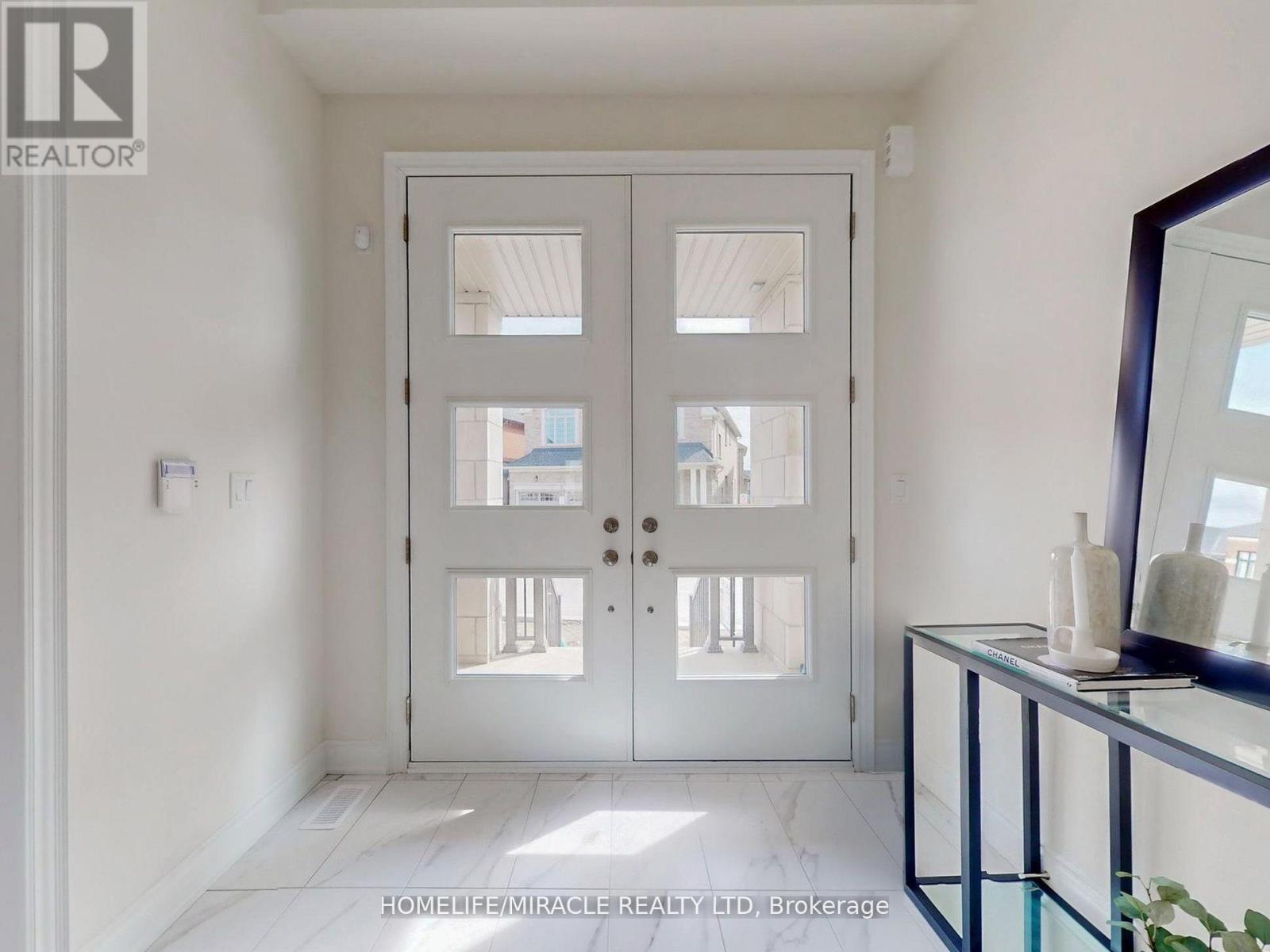 25 Joiner Circle, Whitchurch-Stouffville, Ontario  L4A 4W9 - Photo 2 - N13058036