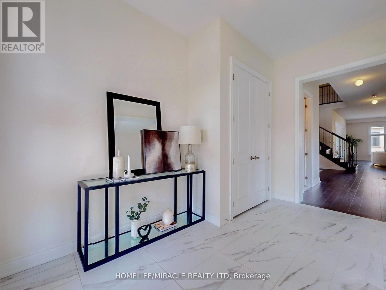 25 Joiner Circle, Whitchurch-Stouffville, Ontario  L4A 4W9 - Photo 3 - N13058036