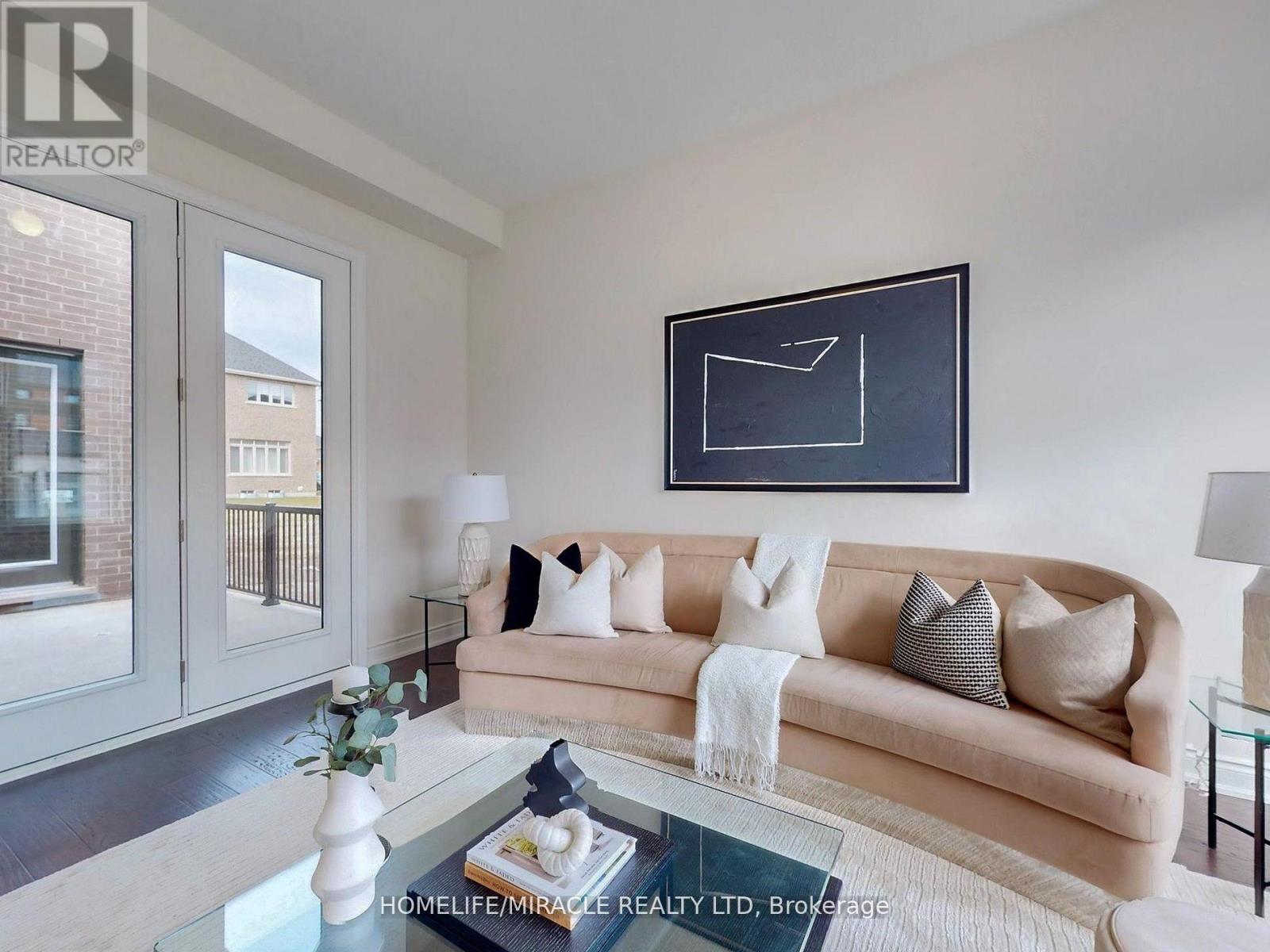 25 Joiner Circle, Whitchurch-Stouffville, Ontario  L4A 4W9 - Photo 5 - N13058036