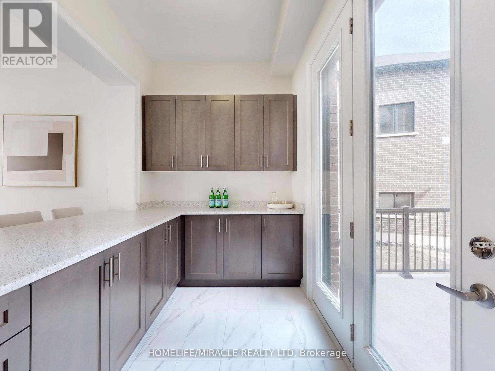 25 Joiner Circle, Whitchurch-Stouffville, Ontario  L4A 4W9 - Photo 8 - N13058036