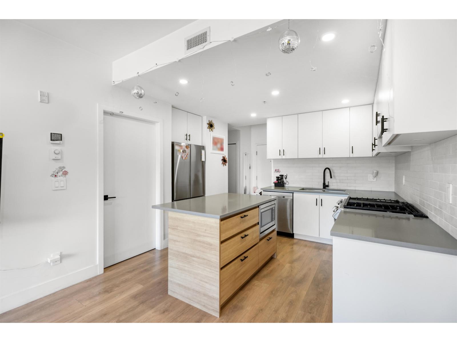 312 8496 120 Street, Surrey, British Columbia  V3W 3N5 - Photo 2 - R3116594