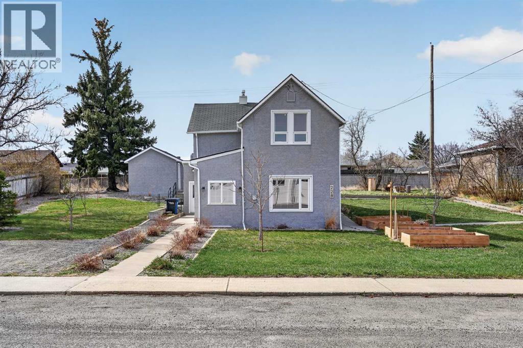 228 21 Street, Fort Macleod, Alberta
