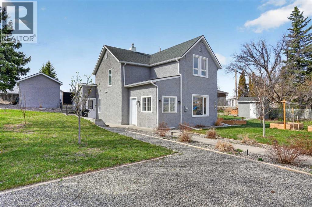 228 21 Street, Fort Macleod, Alberta  T0L 0Z0 - Photo 2 - A2304543