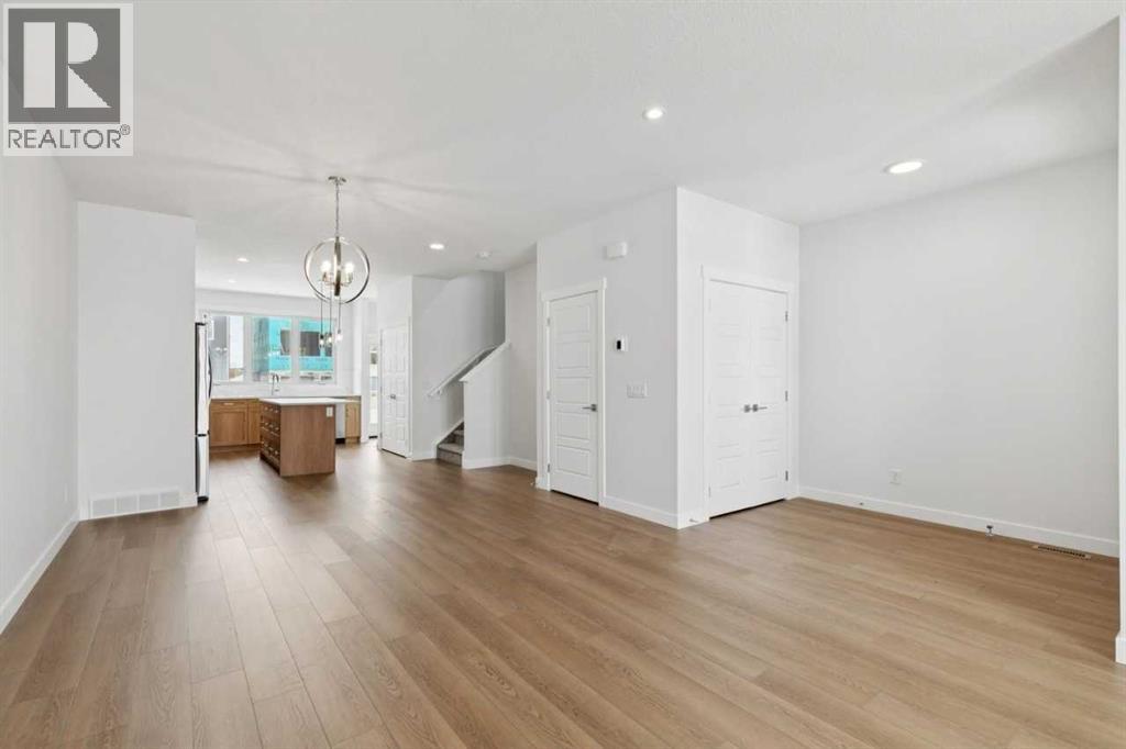 15453 45 Street SW, Calgary, Alberta  T2Y 1E2 - Photo 4 - A2283733