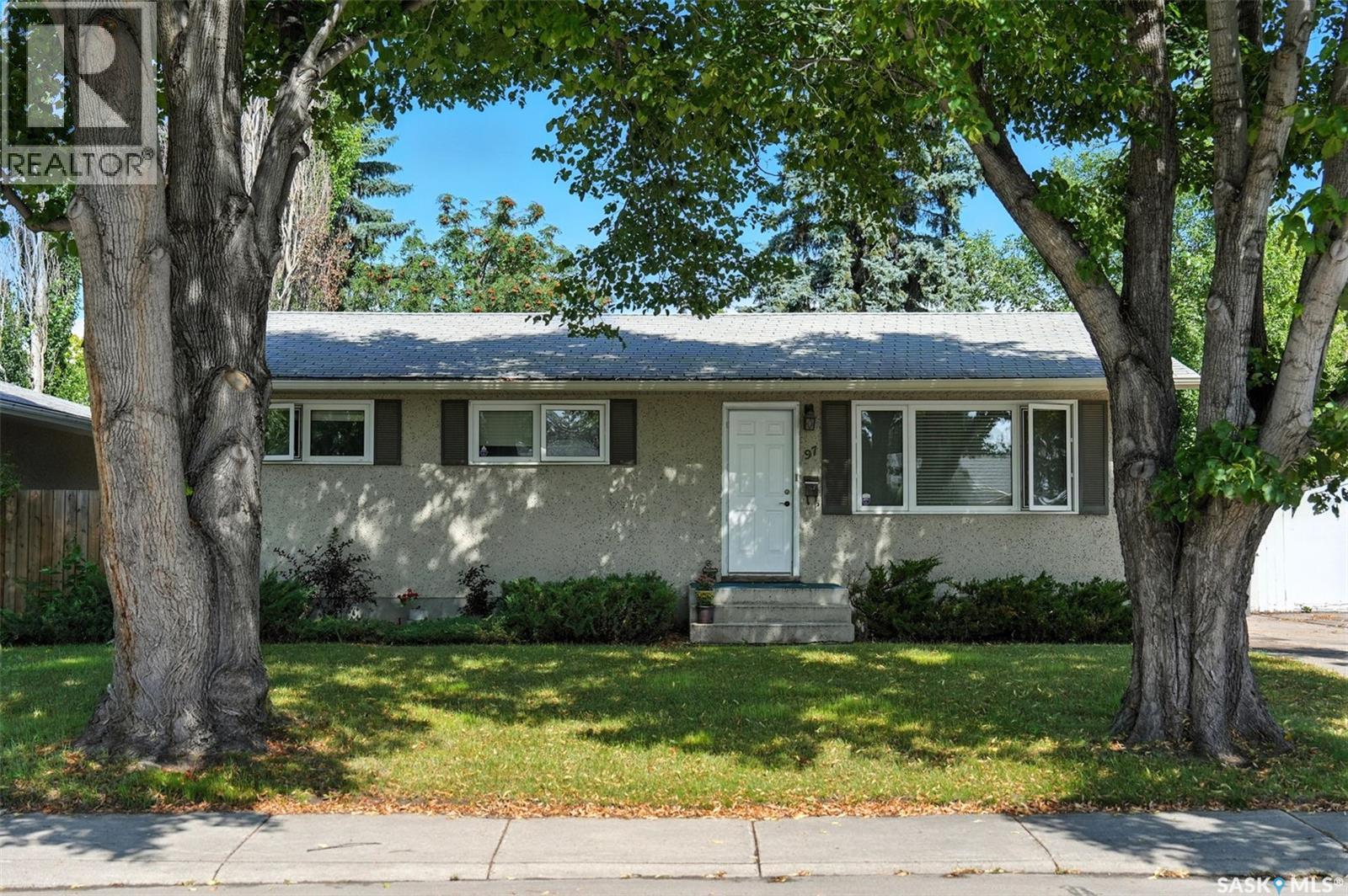 97 Maxwell Crescent, Saskatoon, Saskatchewan  S7L 3Y4 - Photo 1 - SK034184