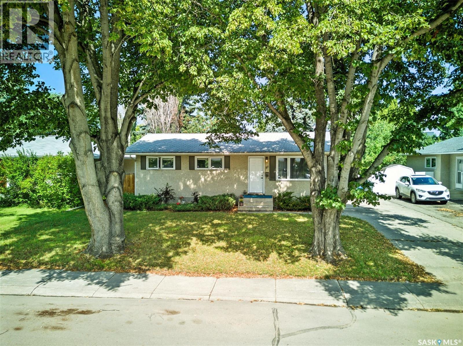 97 Maxwell Crescent, Saskatoon, Saskatchewan  S7L 3Y4 - Photo 2 - SK034184