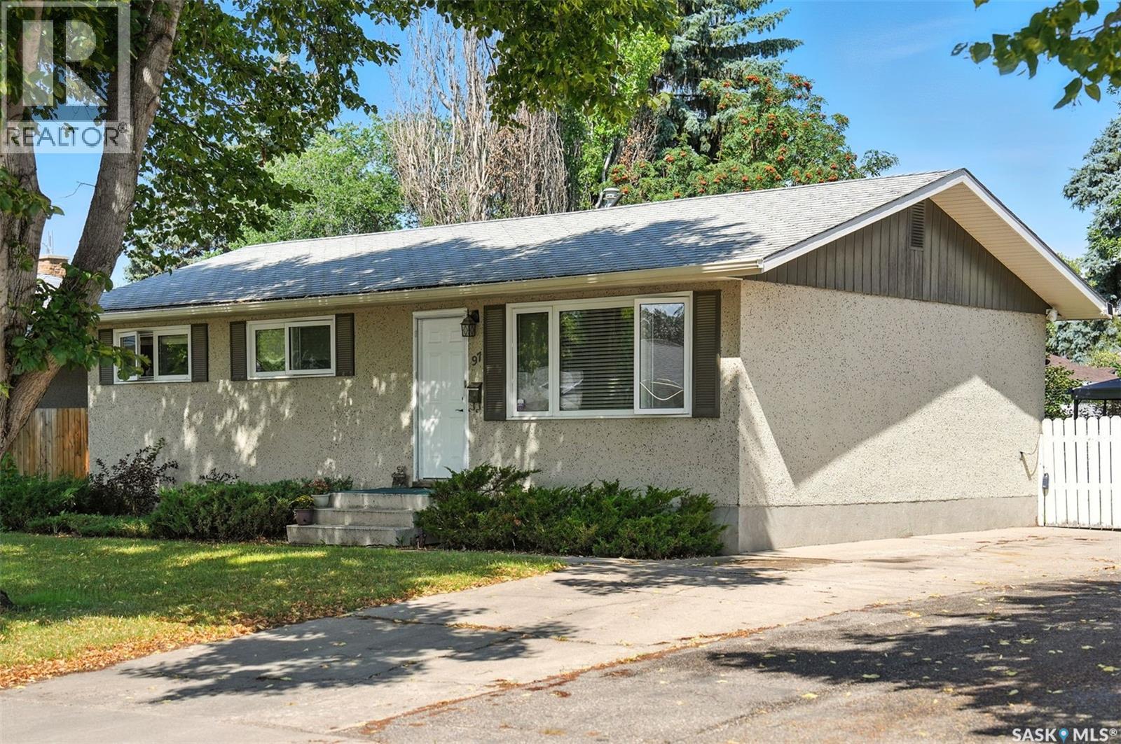 97 Maxwell Crescent, Saskatoon, Saskatchewan  S7L 3Y4 - Photo 3 - SK034184