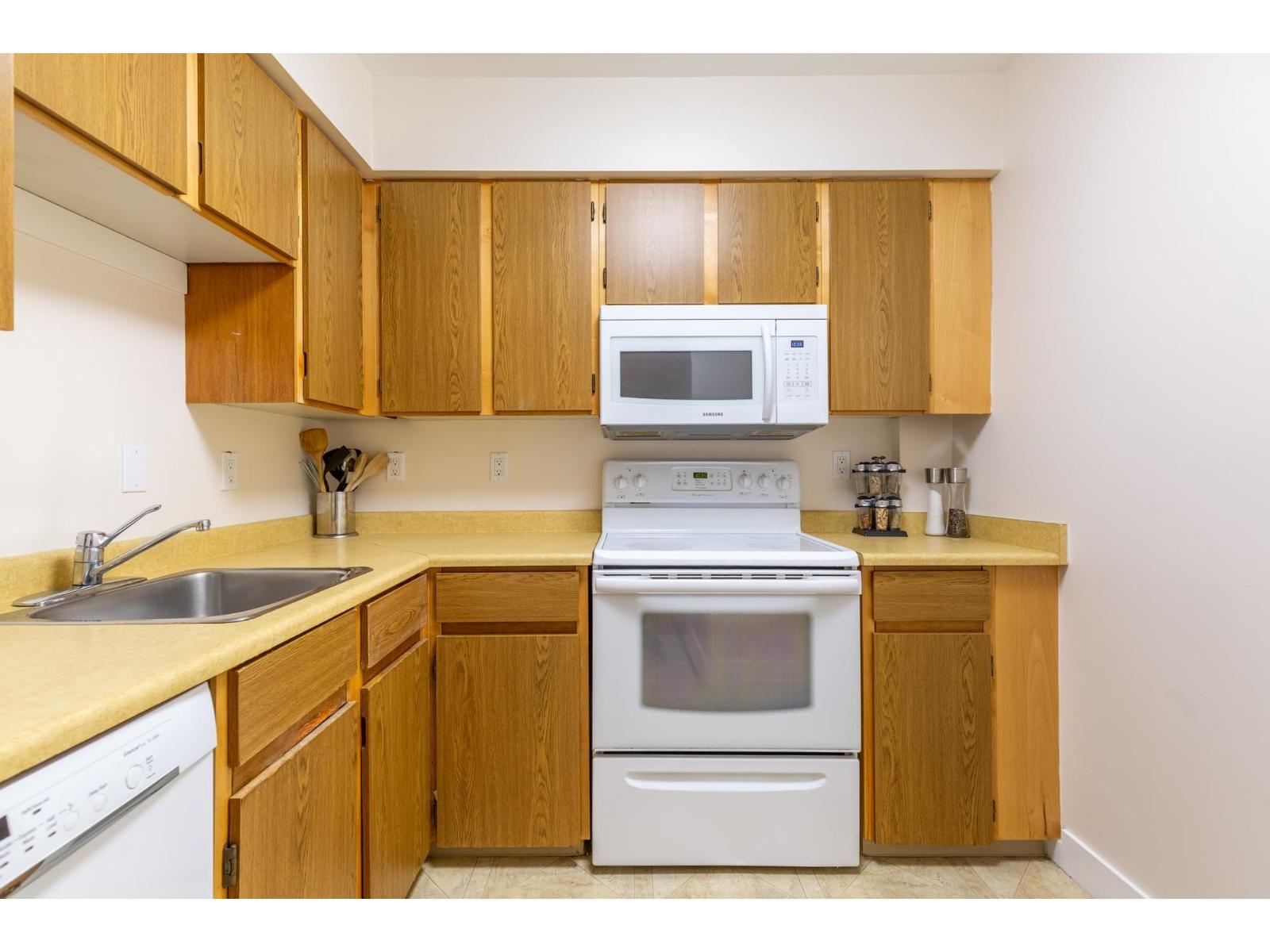 309 5906 176a Street, Surrey, British Columbia  V3S 4H7 - Photo 2 - R3116159