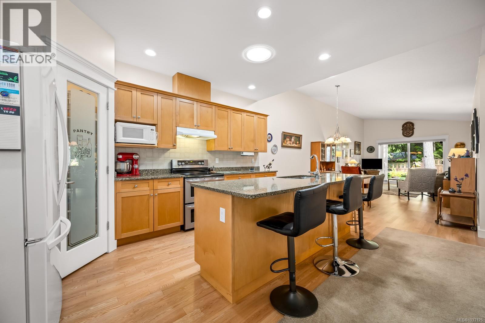 83 2001 Blue Jay Pl, Courtenay, British Columbia  V9N 4A8 - Photo 25 - 1033125