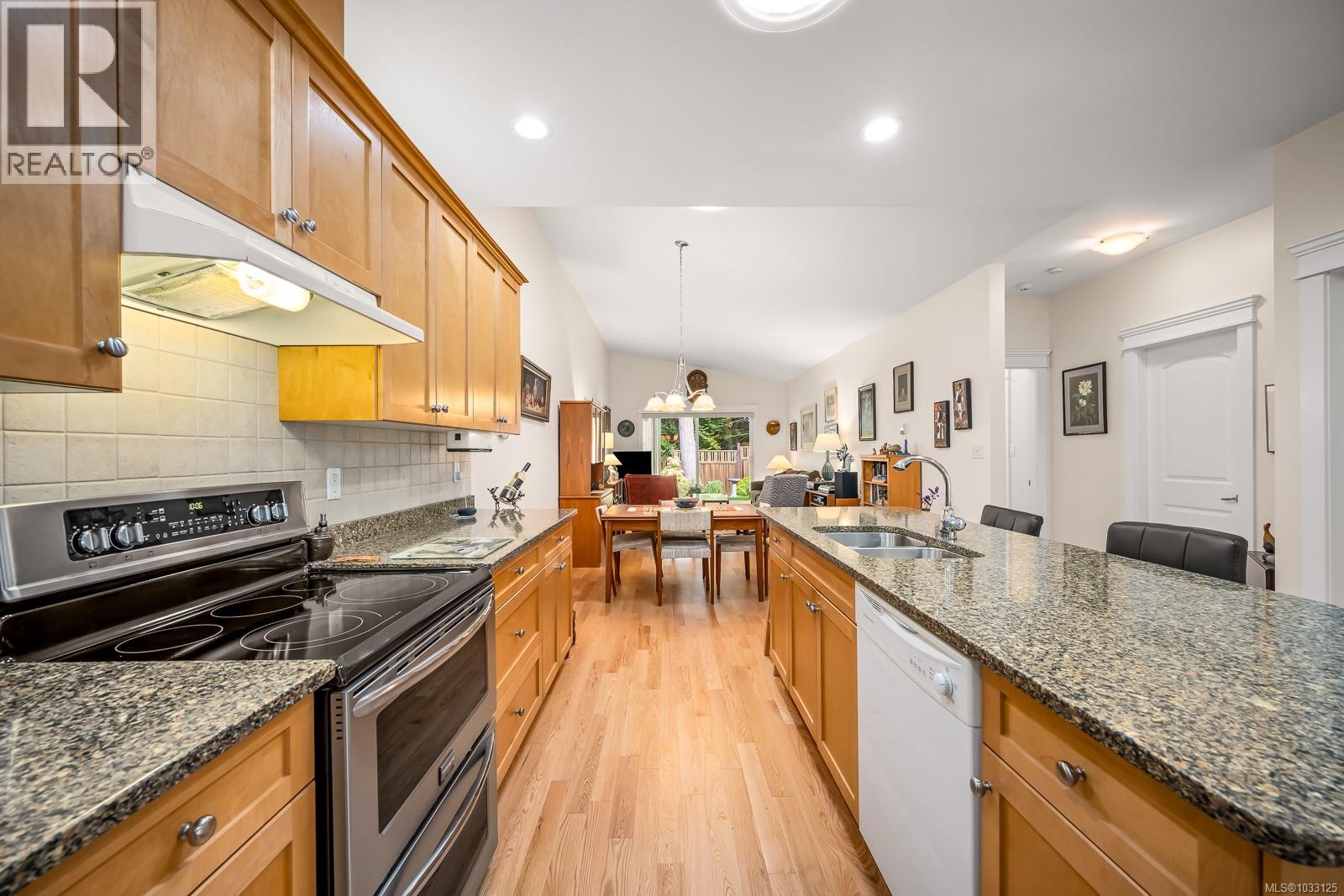 83 2001 Blue Jay Pl, Courtenay, British Columbia  V9N 4A8 - Photo 30 - 1033125