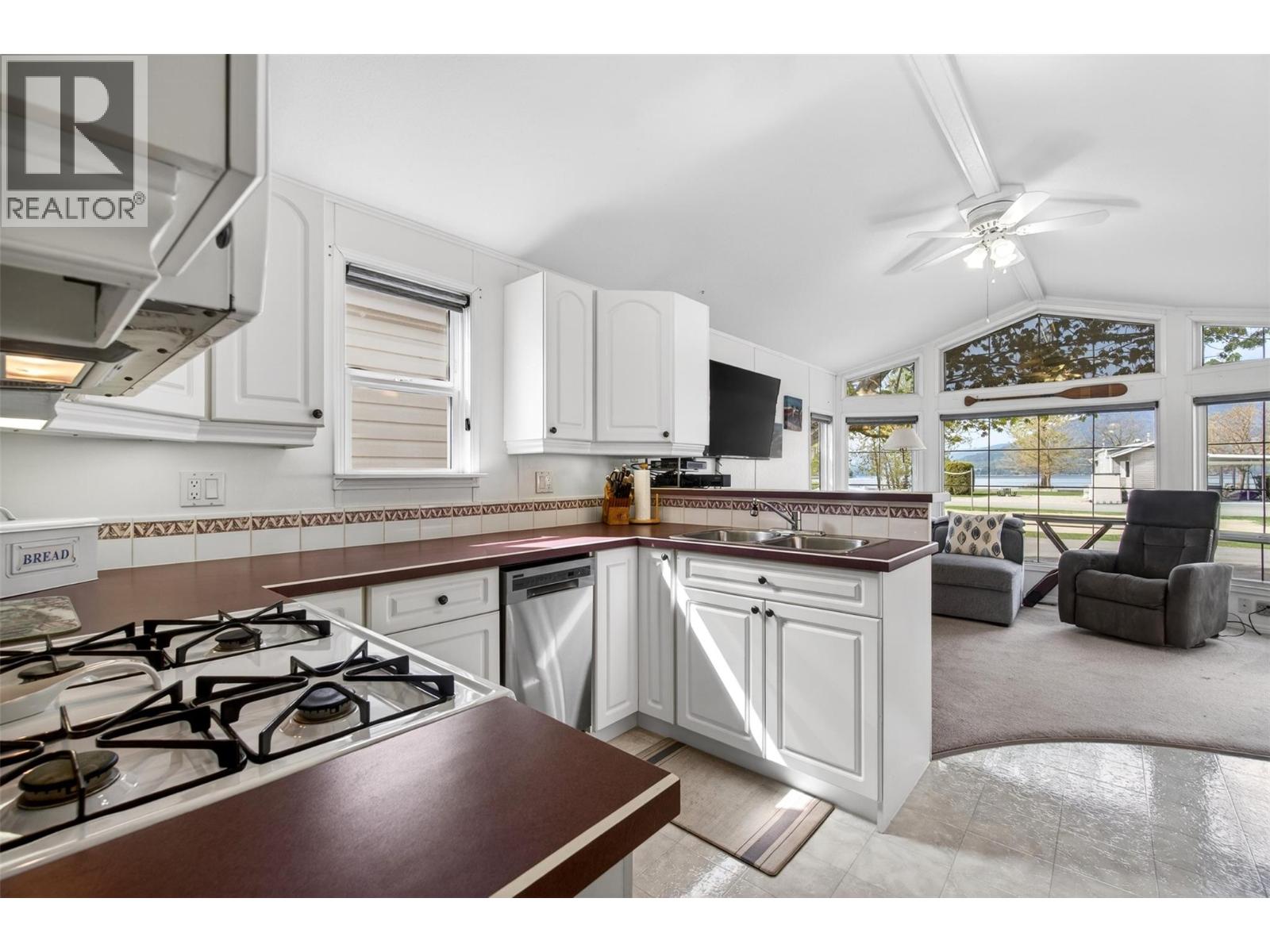 1455 Silver Sands Road Unit# 16, Sicamous, British Columbia  V0E 2V0 - Photo 9 - 10378204