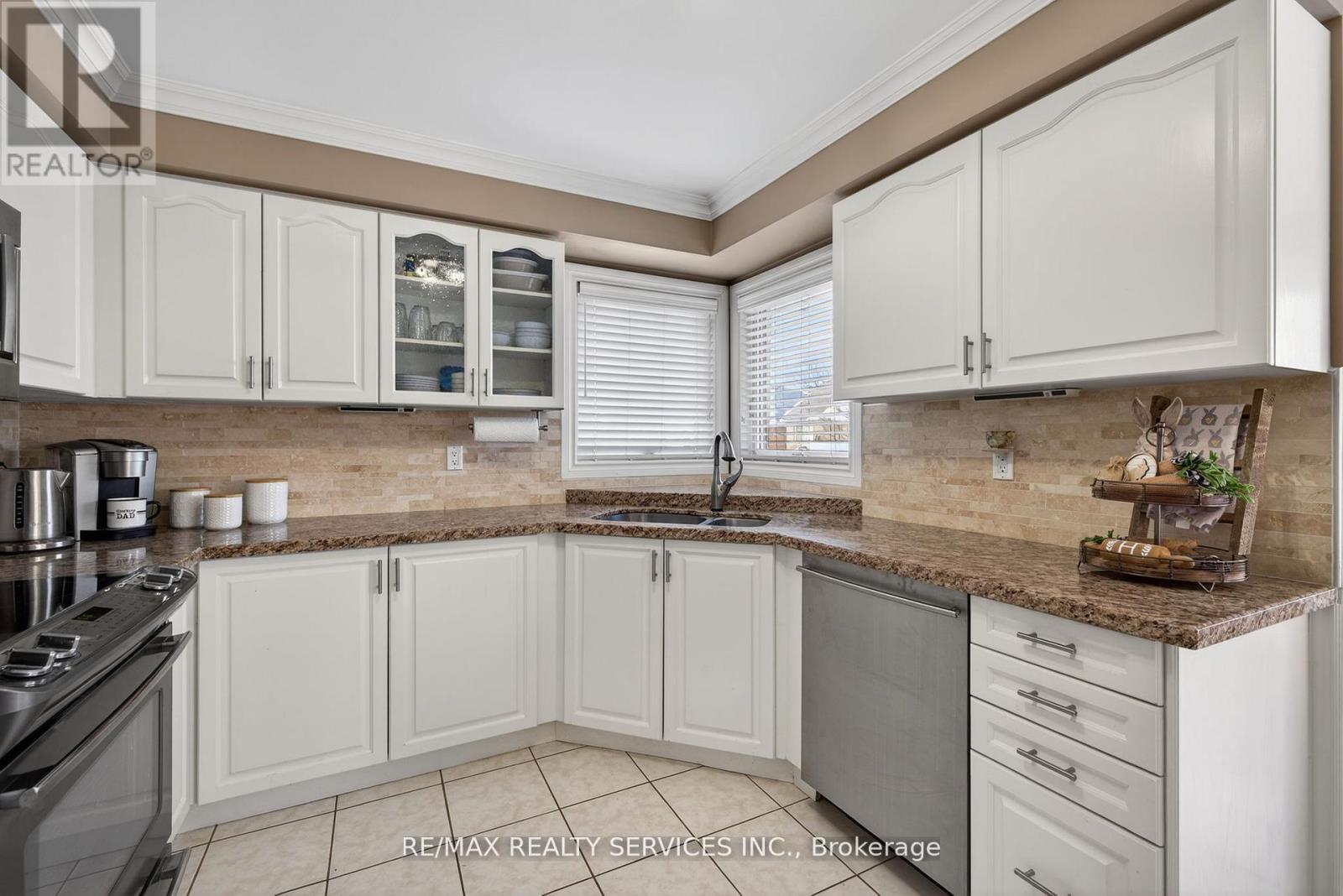 64 Gardenia Way, Caledon, Ontario  L7C 1A8 - Photo 11 - W13057750