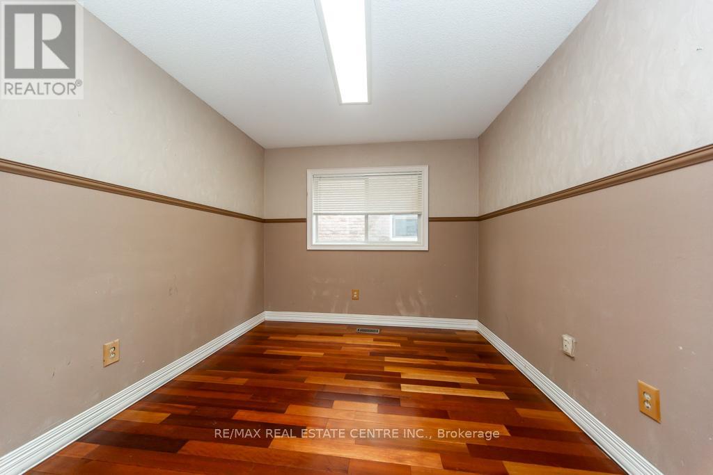 Upper - 6842 Forest Park Drive, Mississauga, Ontario  L5N 6X6 - Photo 15 - W13057794