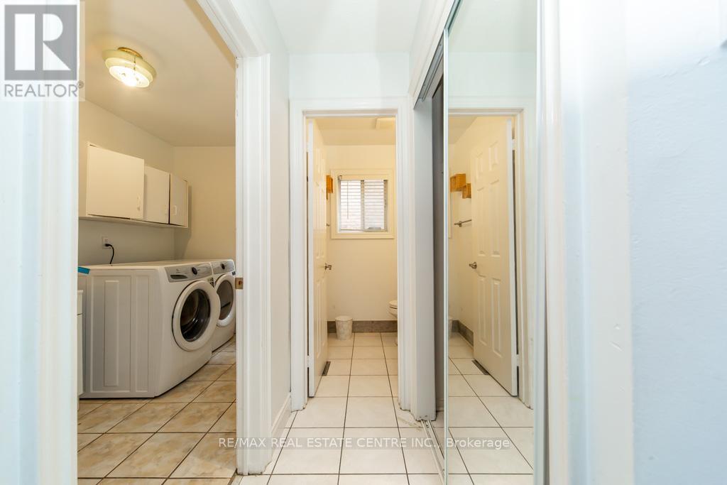 Upper - 6842 Forest Park Drive, Mississauga, Ontario  L5N 6X6 - Photo 17 - W13057794