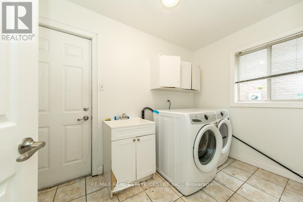 Upper - 6842 Forest Park Drive, Mississauga, Ontario  L5N 6X6 - Photo 18 - W13057794