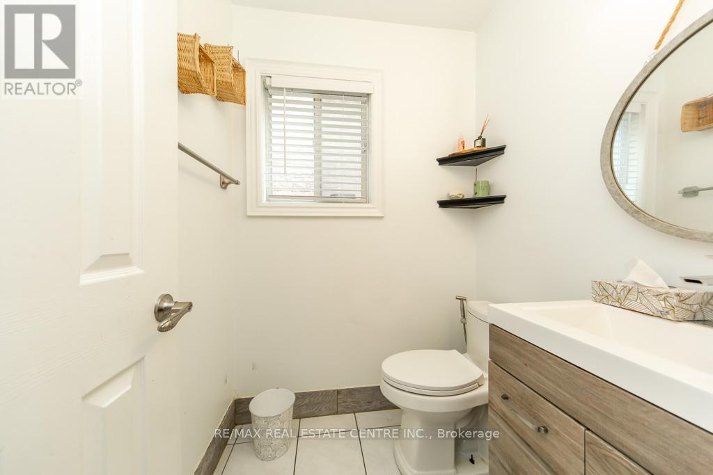 Upper - 6842 Forest Park Drive, Mississauga, Ontario  L5N 6X6 - Photo 19 - W13057794