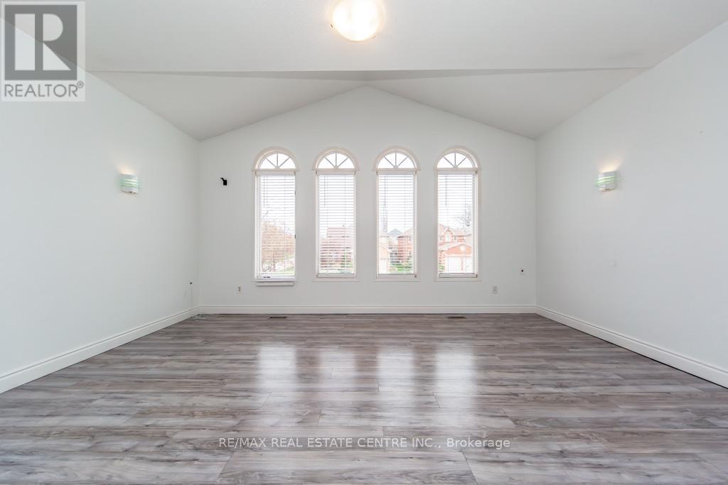 Upper - 6842 Forest Park Drive, Mississauga, Ontario  L5N 6X6 - Photo 20 - W13057794