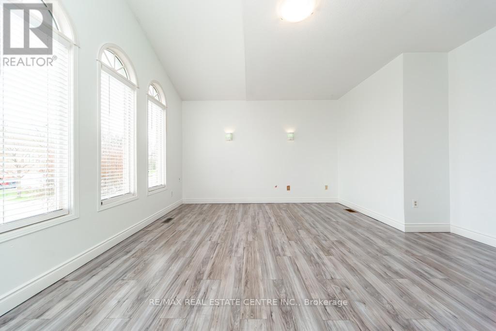 Upper - 6842 Forest Park Drive, Mississauga, Ontario  L5N 6X6 - Photo 21 - W13057794