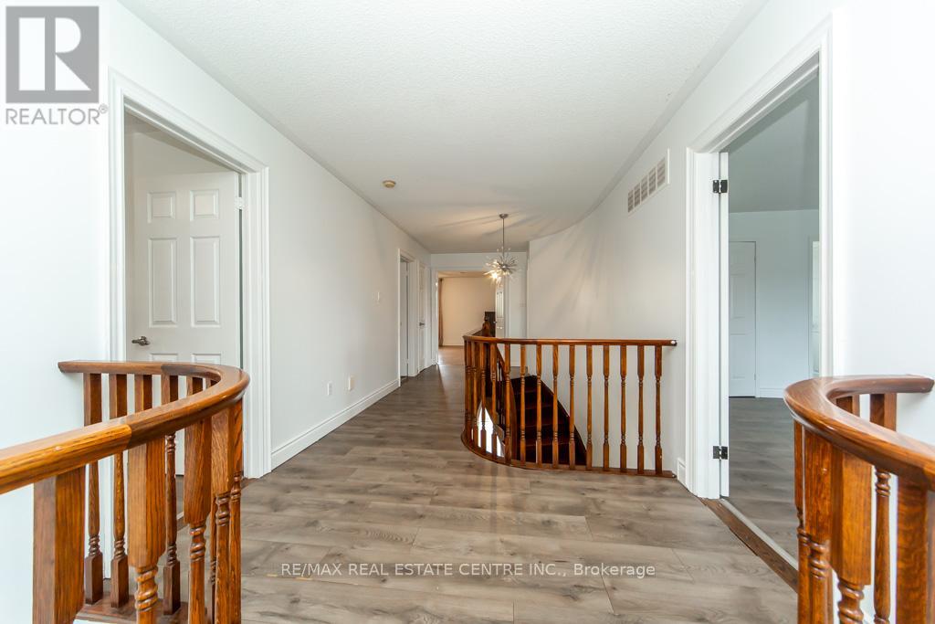 Upper - 6842 Forest Park Drive, Mississauga, Ontario  L5N 6X6 - Photo 23 - W13057794