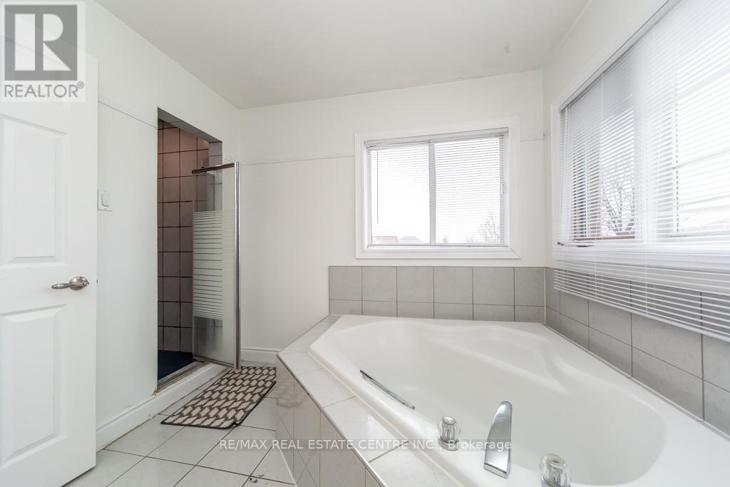 Upper - 6842 Forest Park Drive, Mississauga, Ontario  L5N 6X6 - Photo 28 - W13057794