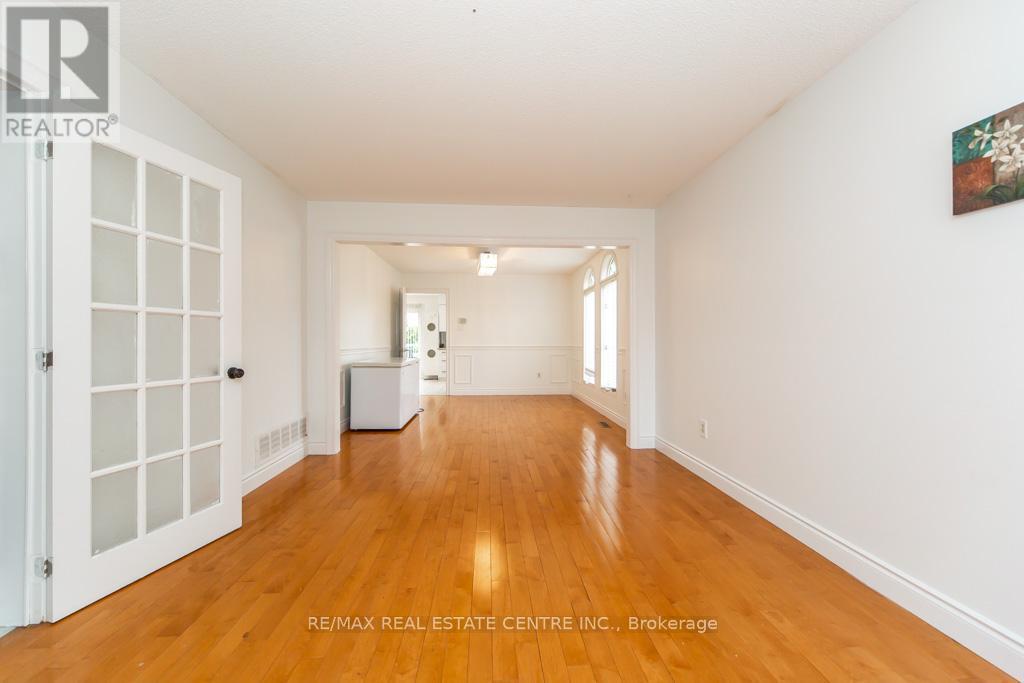 Upper - 6842 Forest Park Drive, Mississauga, Ontario  L5N 6X6 - Photo 6 - W13057794