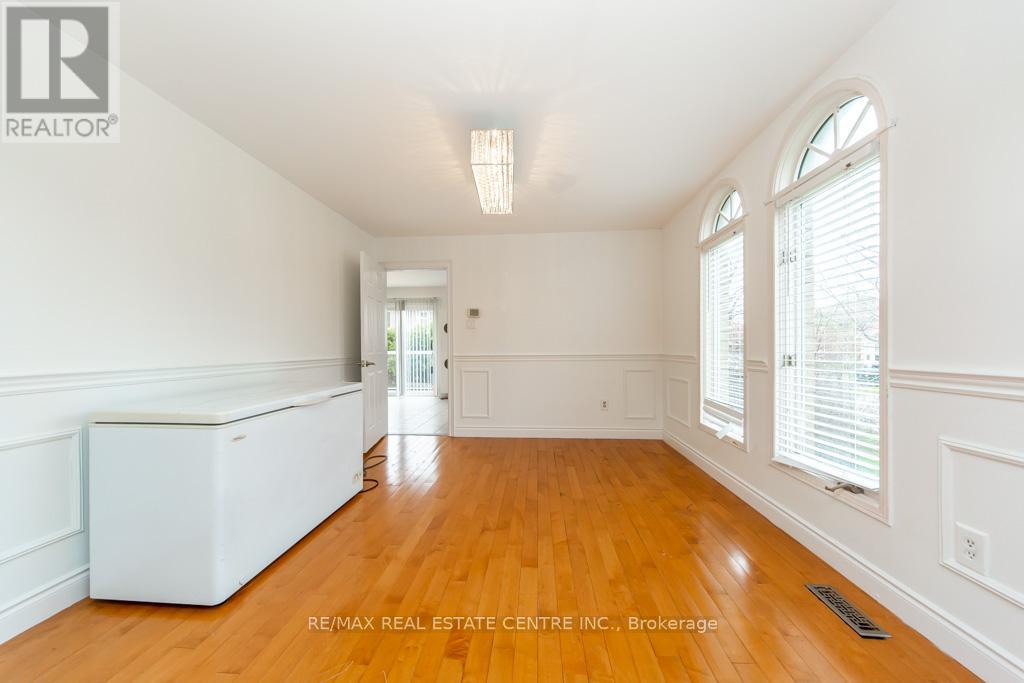 Upper - 6842 Forest Park Drive, Mississauga, Ontario  L5N 6X6 - Photo 7 - W13057794