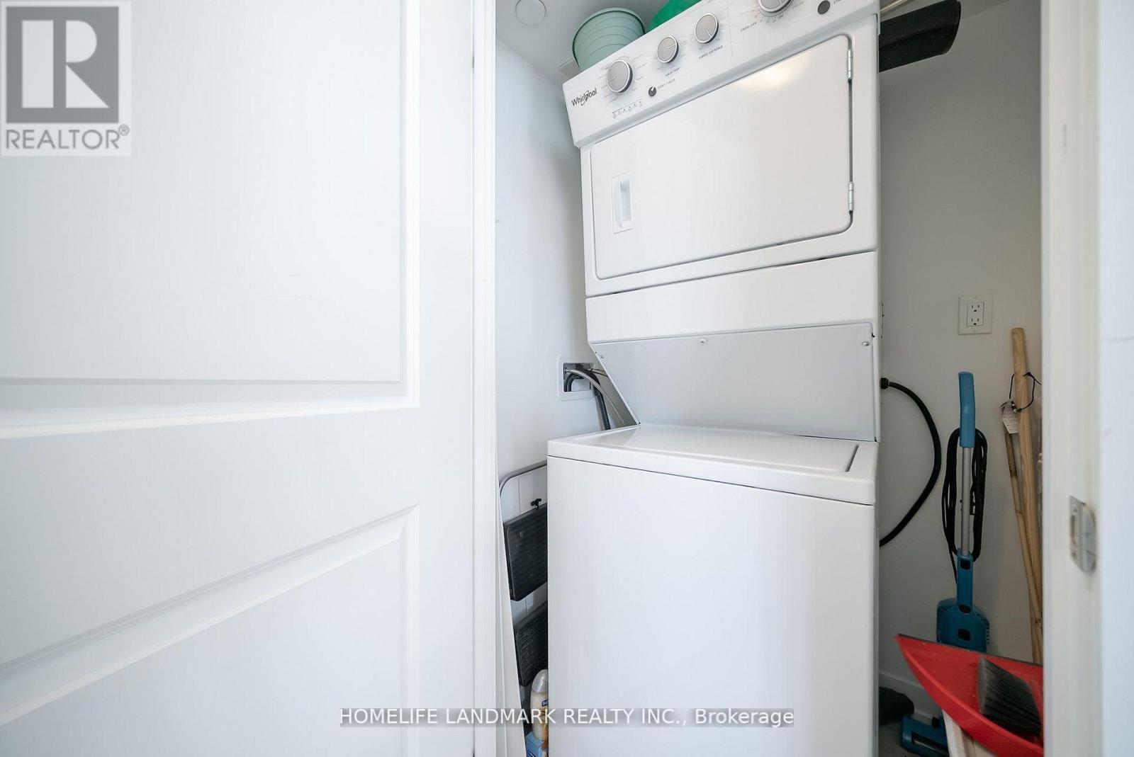 2 - 4015 Hickory Drive, Mississauga, Ontario  L4W 1L1 - Photo 11 - W13057820