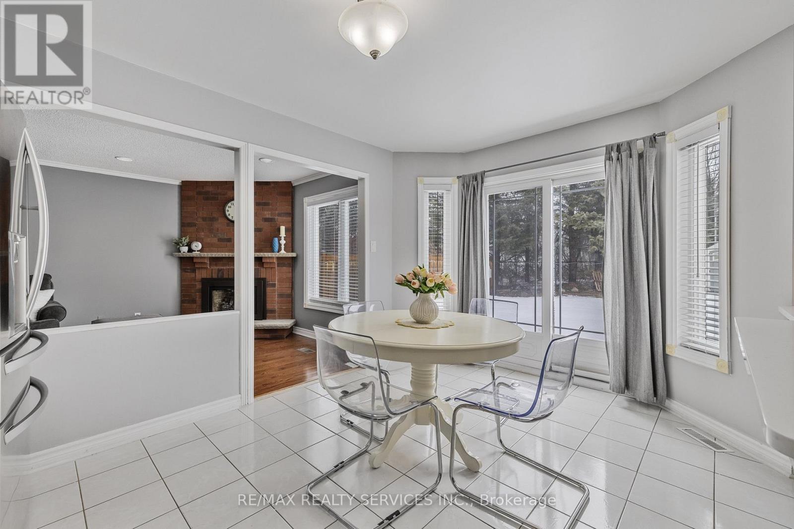 24 Royal Valley Drive, Caledon, Ontario  L7C 1B2 - Photo 10 - W13057838