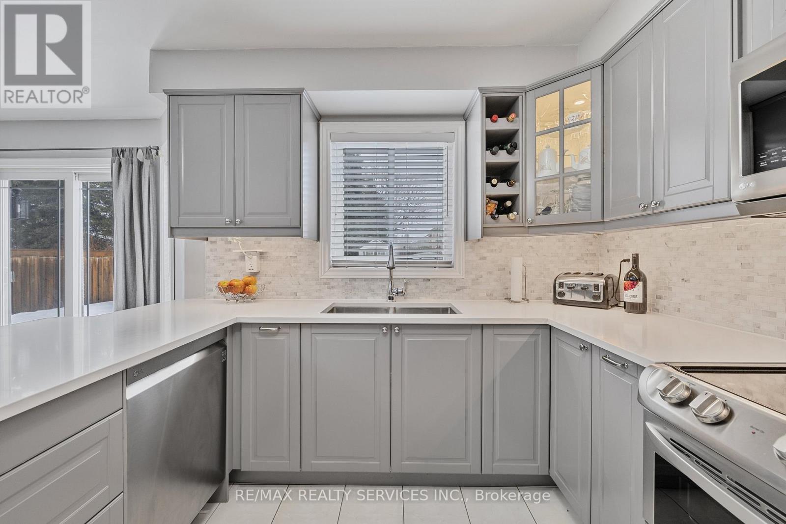 24 Royal Valley Drive, Caledon, Ontario  L7C 1B2 - Photo 14 - W13057838