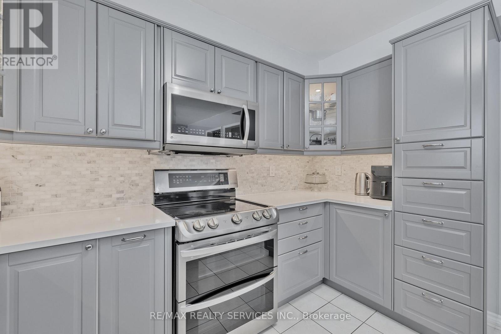 24 Royal Valley Drive, Caledon, Ontario  L7C 1B2 - Photo 15 - W13057838