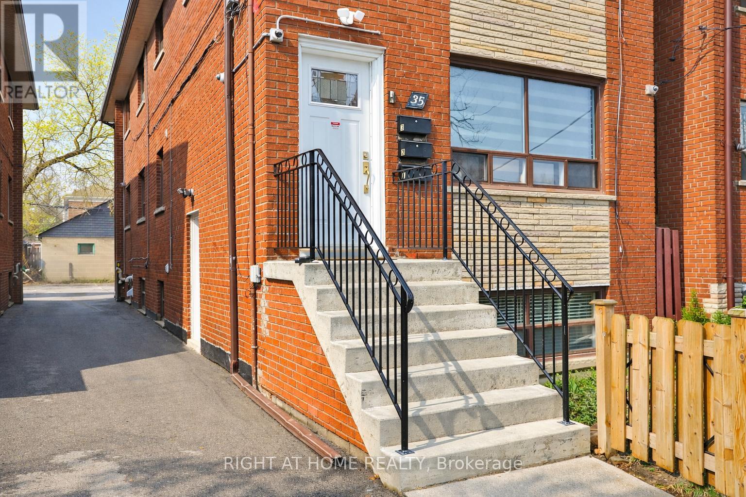 35 Fifteenth Street, Toronto, Ontario  M8V 3J3 - Photo 3 - W13057912