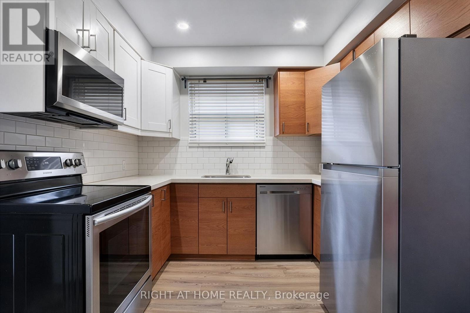 35 Fifteenth Street, Toronto, Ontario  M8V 3J3 - Photo 8 - W13057912