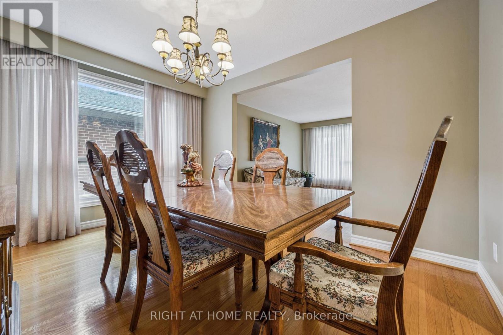 67 Manorhampton Drive, Toronto, Ontario  M9P 1E1 - Photo 10 - W13057918