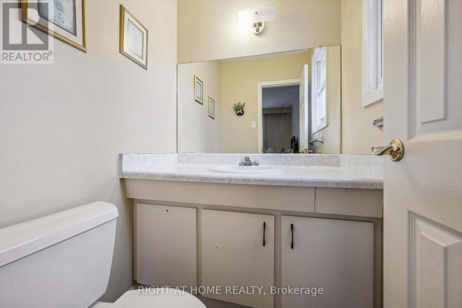 67 Manorhampton Drive, Toronto, Ontario  M9P 1E1 - Photo 18 - W13057918