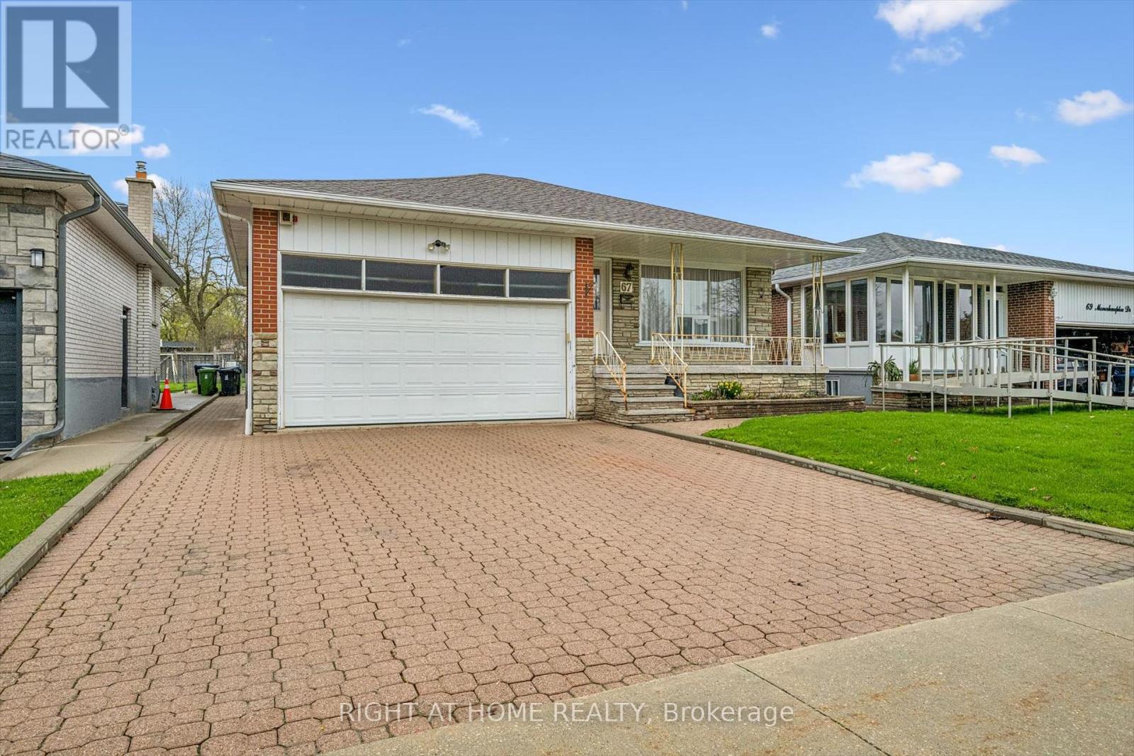 67 Manorhampton Drive, Toronto, Ontario  M9P 1E1 - Photo 2 - W13057918