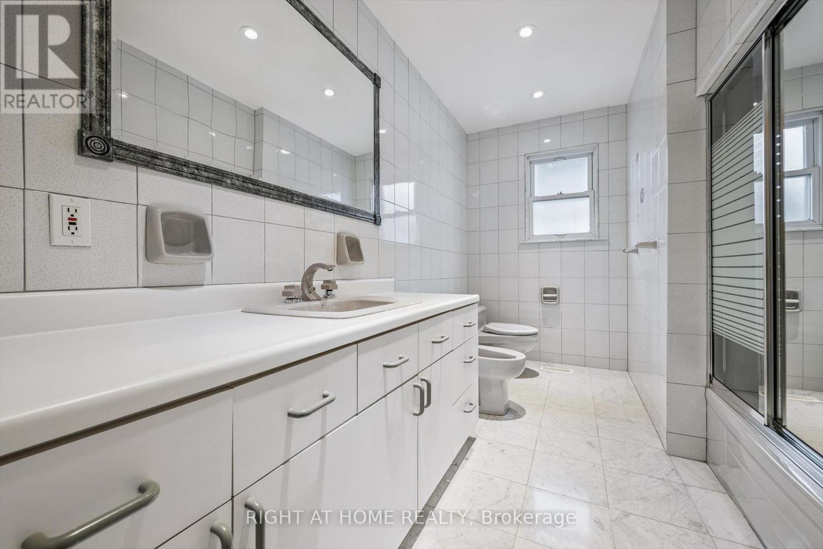 67 Manorhampton Drive, Toronto, Ontario  M9P 1E1 - Photo 23 - W13057918