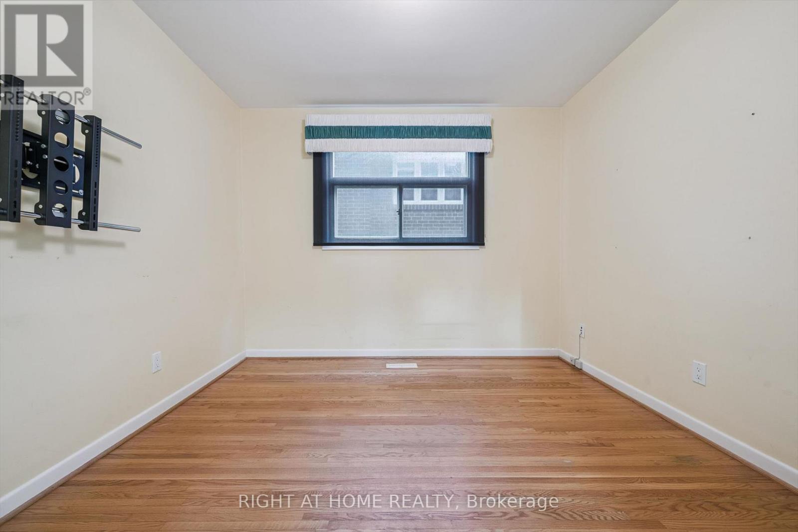 67 Manorhampton Drive, Toronto, Ontario  M9P 1E1 - Photo 27 - W13057918