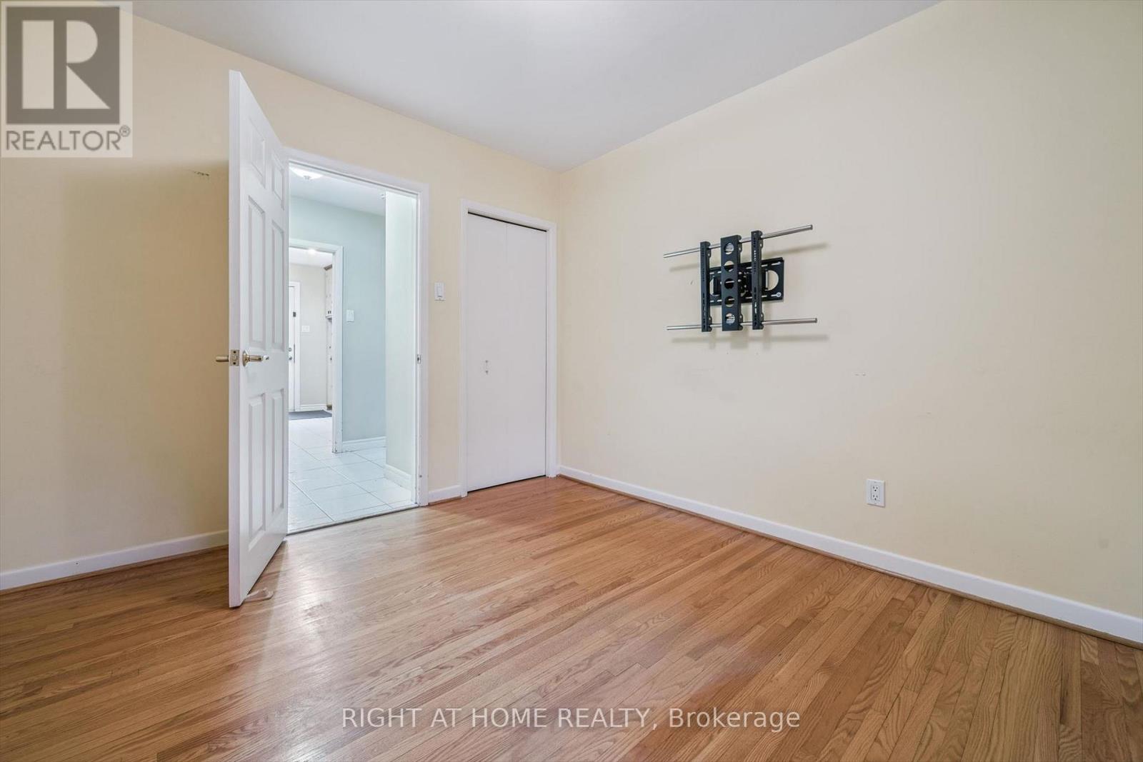 67 Manorhampton Drive, Toronto, Ontario  M9P 1E1 - Photo 28 - W13057918