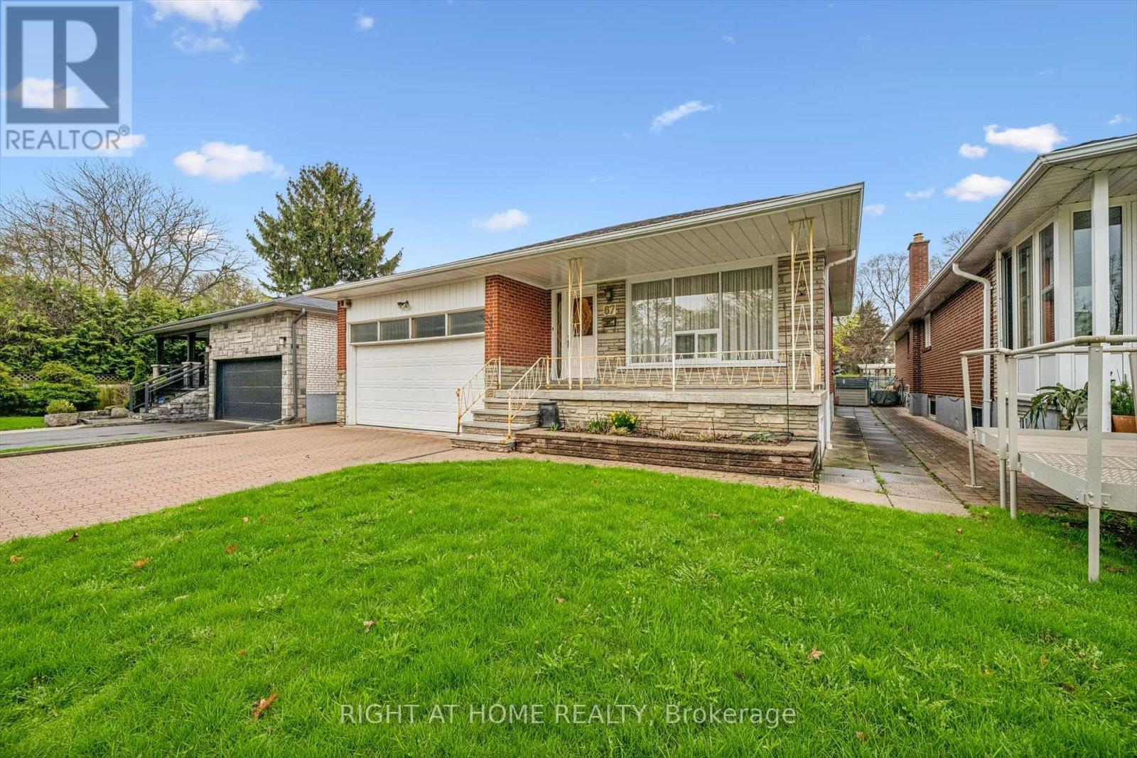 67 Manorhampton Drive, Toronto, Ontario  M9P 1E1 - Photo 3 - W13057918