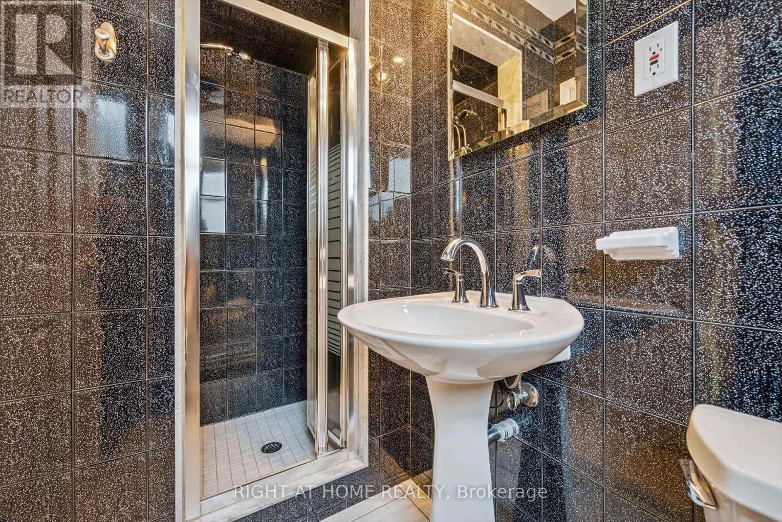 67 Manorhampton Drive, Toronto, Ontario  M9P 1E1 - Photo 30 - W13057918