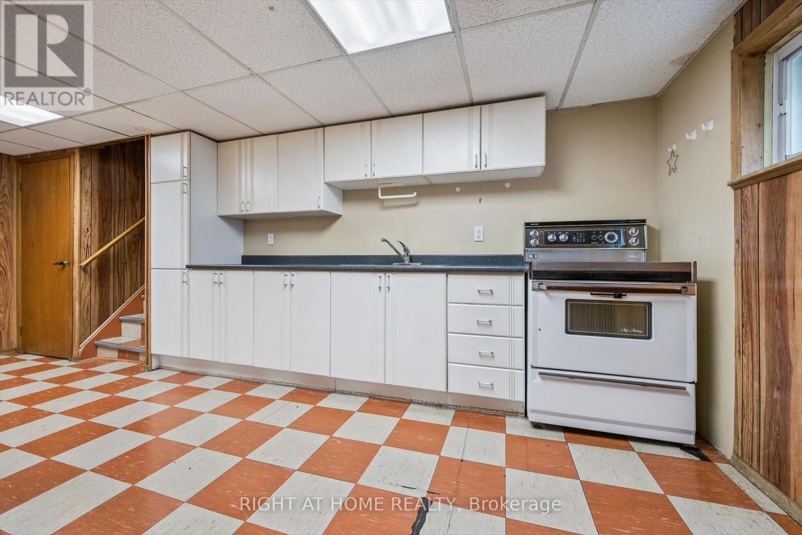 67 Manorhampton Drive, Toronto, Ontario  M9P 1E1 - Photo 33 - W13057918