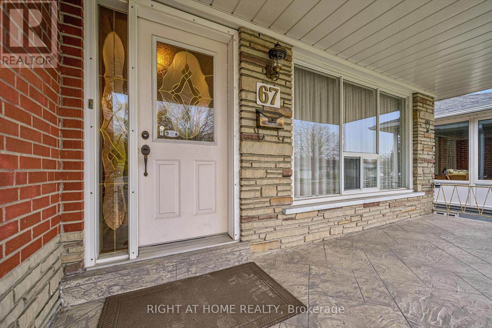 67 Manorhampton Drive, Toronto, Ontario  M9P 1E1 - Photo 4 - W13057918