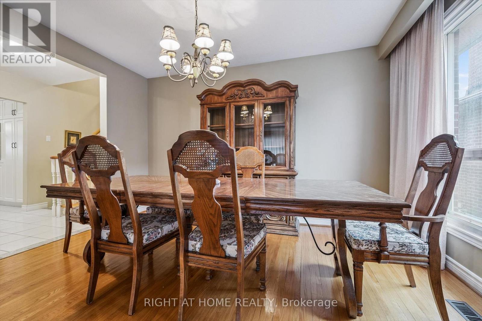 67 Manorhampton Drive, Toronto, Ontario  M9P 1E1 - Photo 9 - W13057918