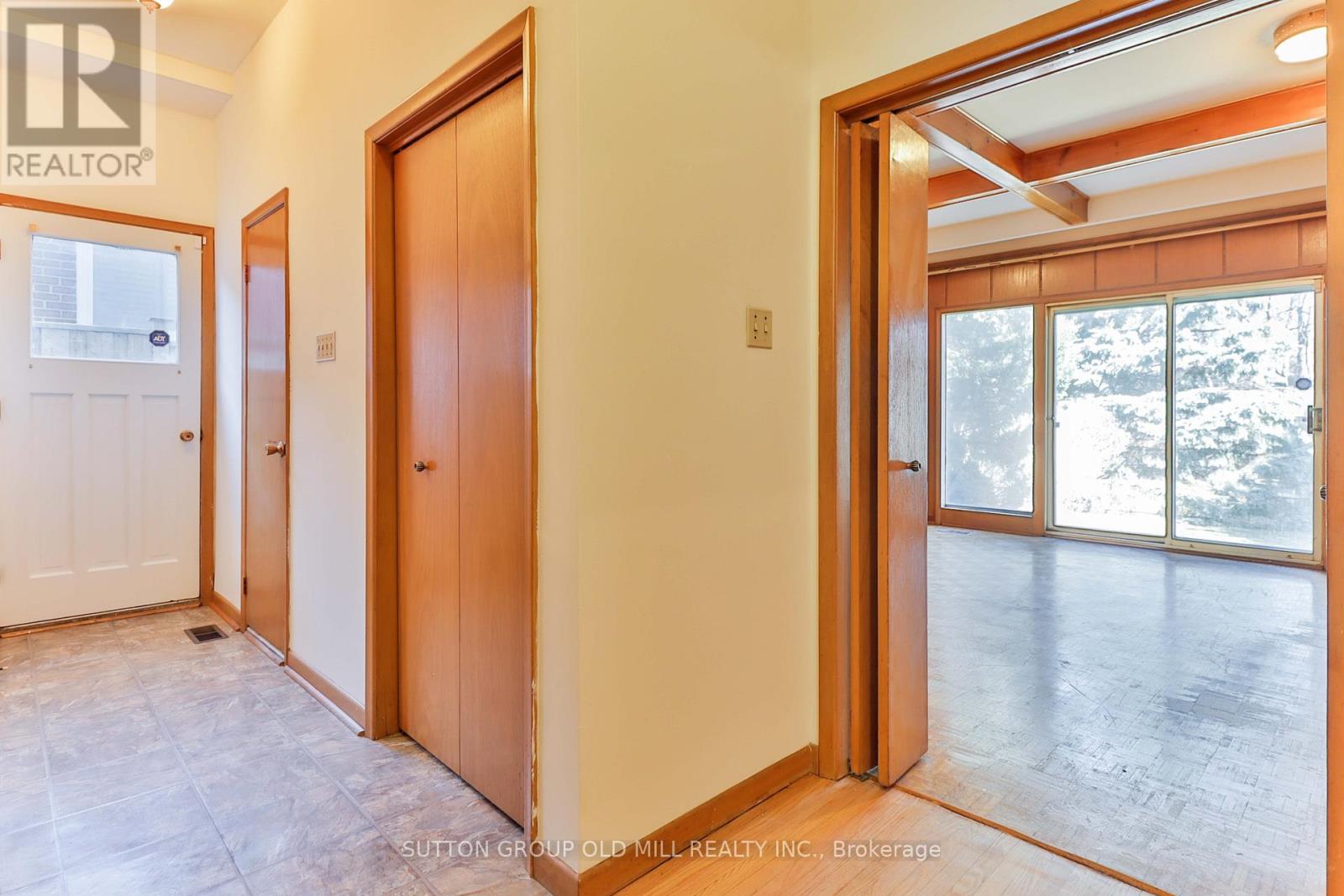 32 Hunting Ridge, Toronto, Ontario  M9R 1B5 - Photo 13 - W13057996