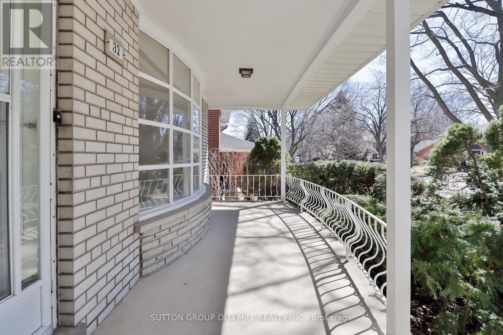 32 Hunting Ridge, Toronto, Ontario  M9R 1B5 - Photo 2 - W13057996