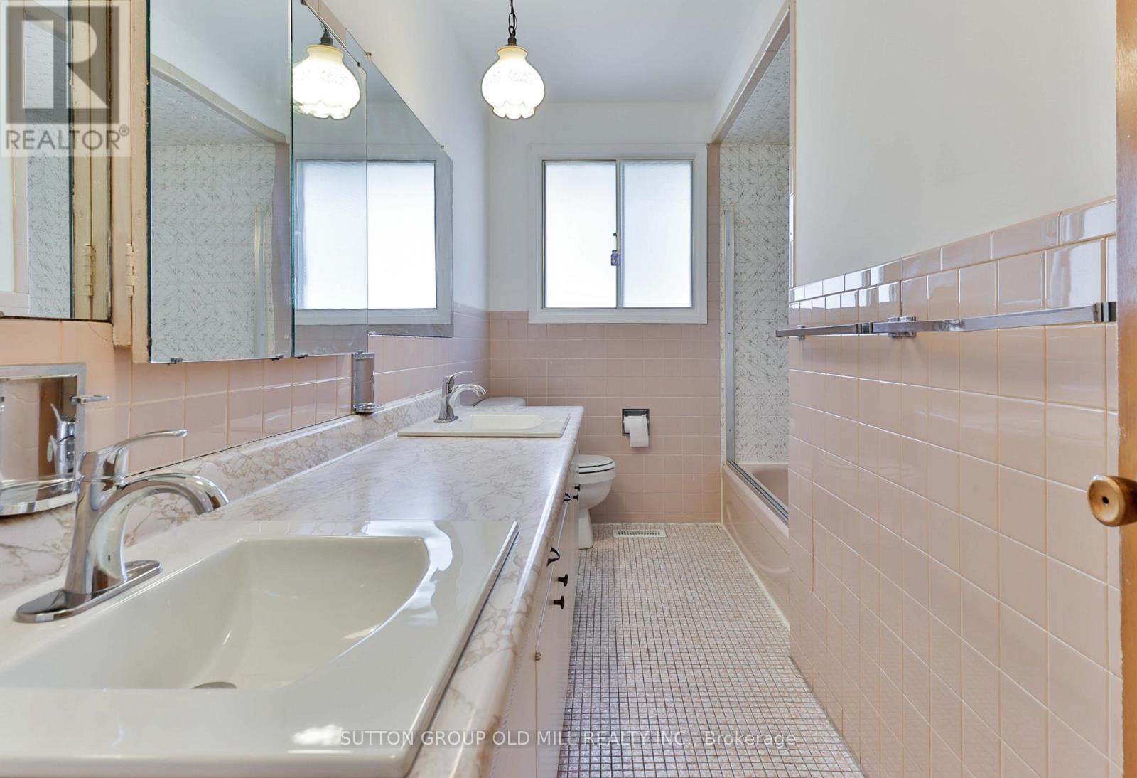 32 Hunting Ridge, Toronto, Ontario  M9R 1B5 - Photo 27 - W13057996