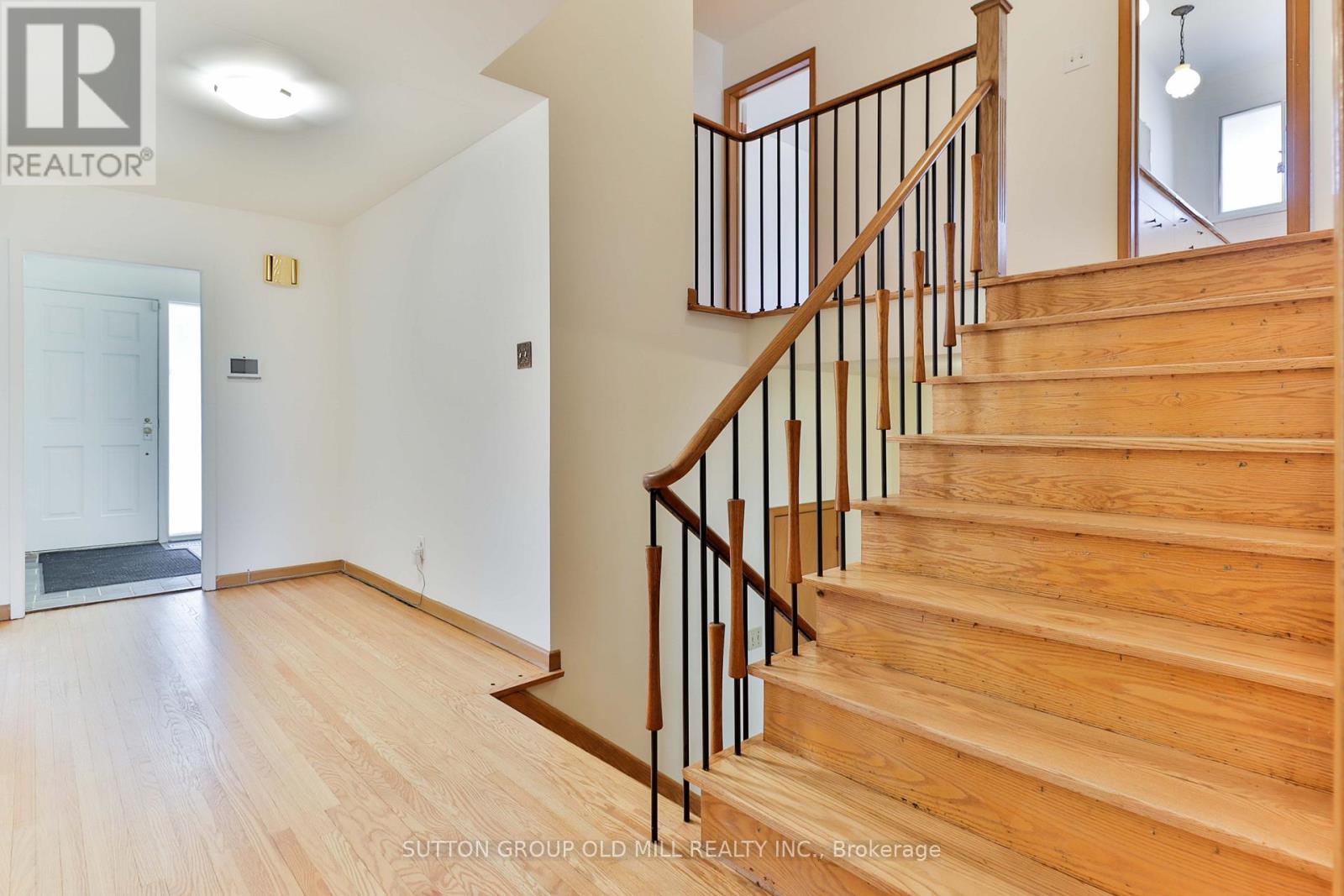 32 Hunting Ridge, Toronto, Ontario  M9R 1B5 - Photo 3 - W13057996