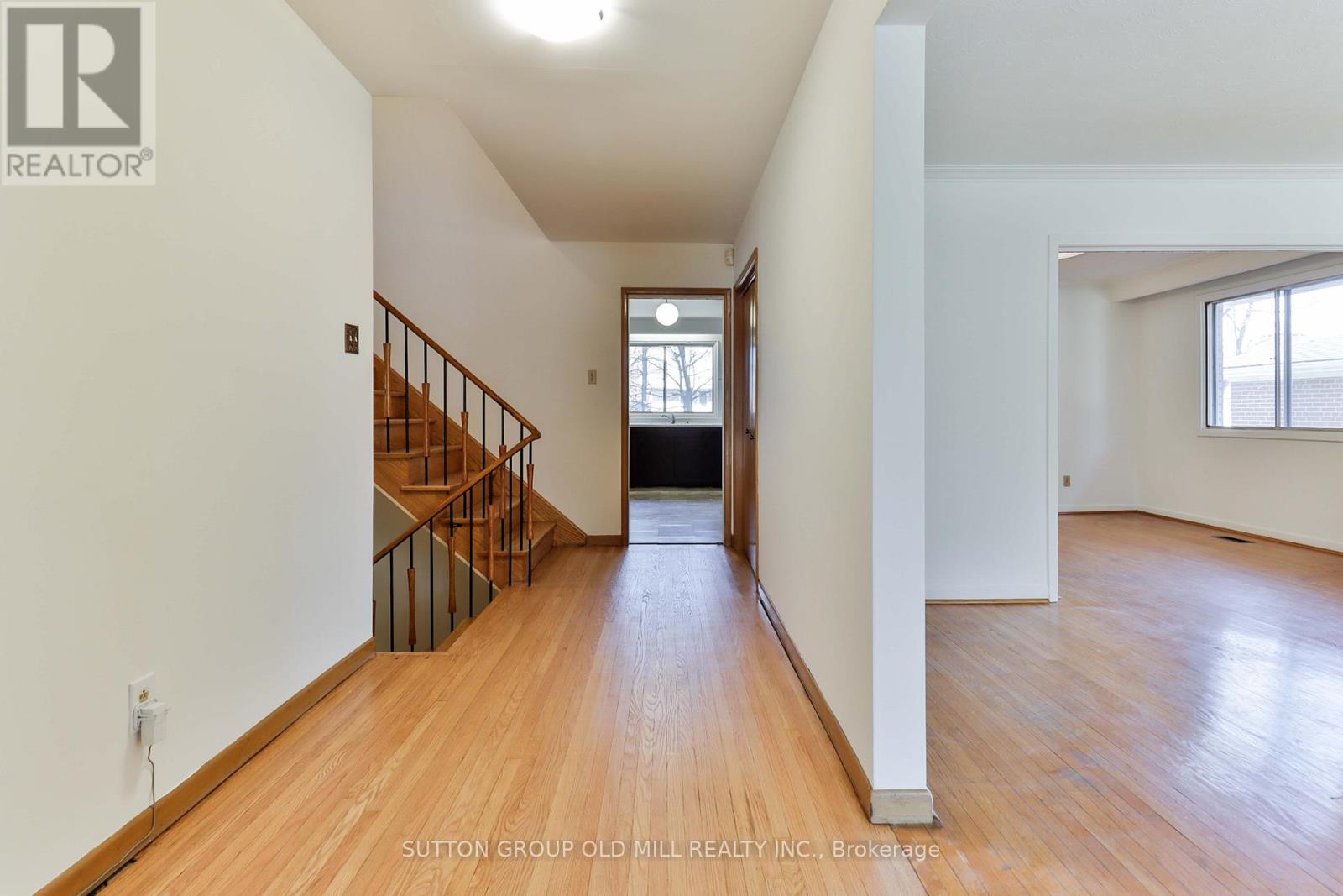 32 Hunting Ridge, Toronto, Ontario  M9R 1B5 - Photo 4 - W13057996